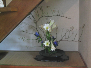 Arrangement floral dans l'auberge de jeunesse.